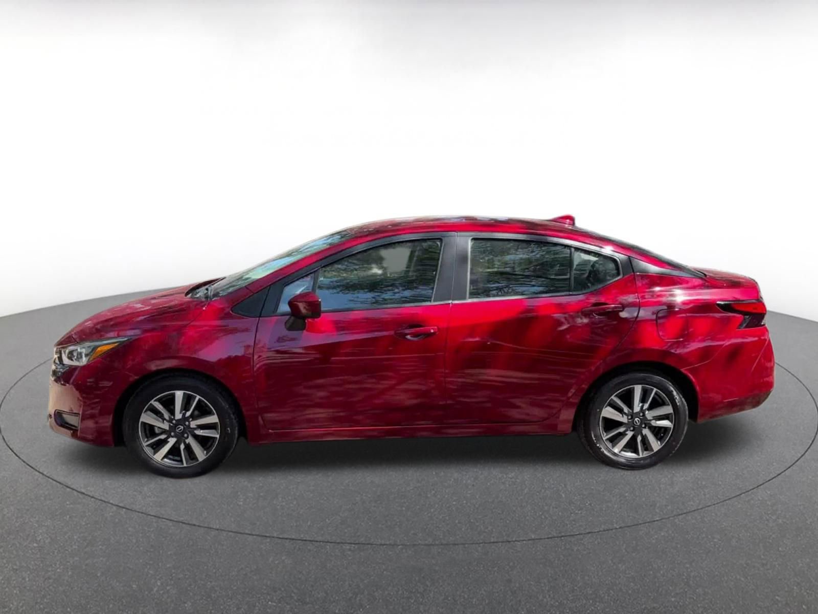Used 2025 Nissan Versa SV FWD image 9