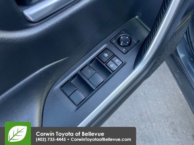 Used 2021 Toyota RAV4 XLE w/ Convenience Package image 19
