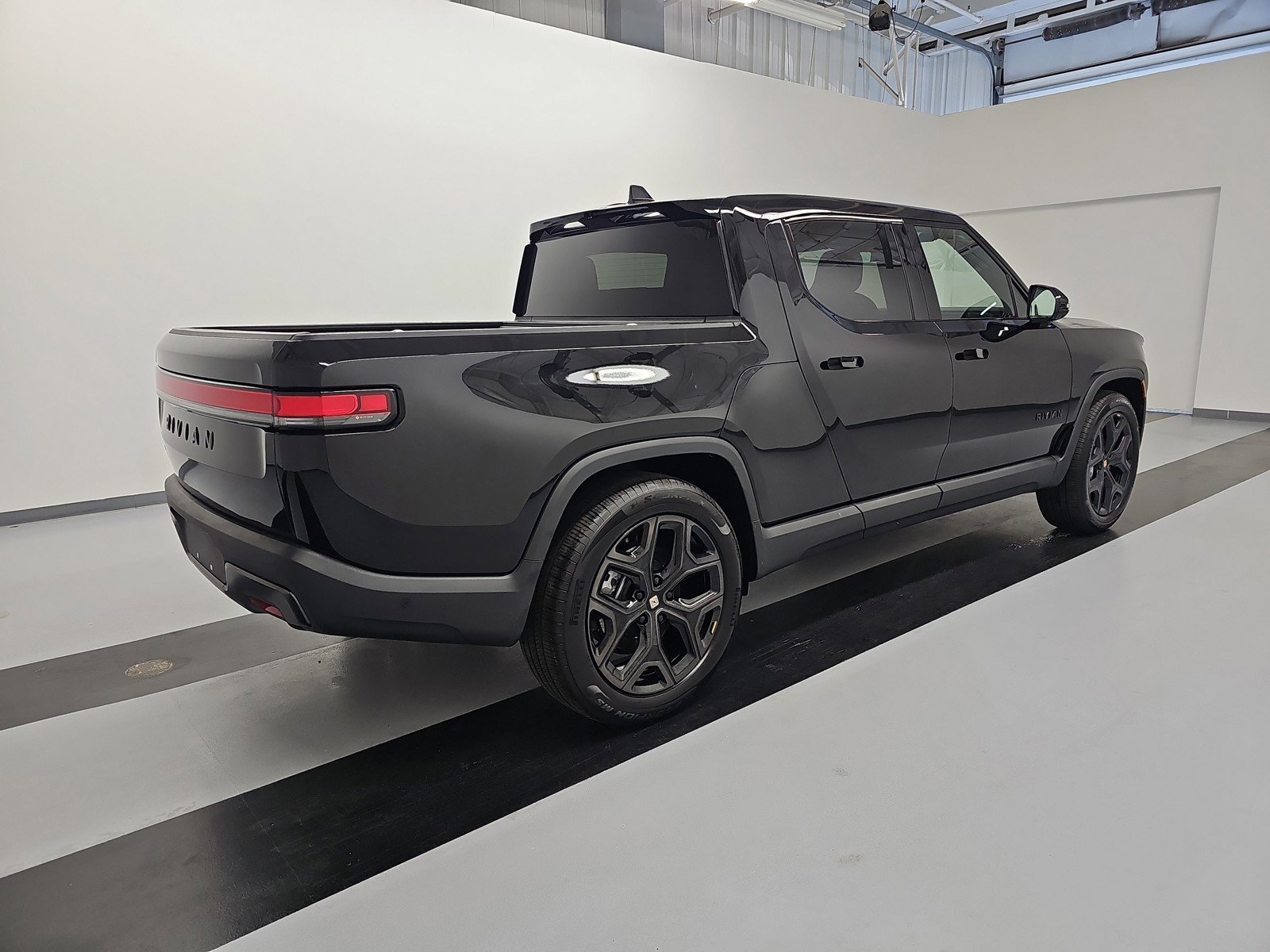 Used 2025 Rivian R1T Adventure image 5