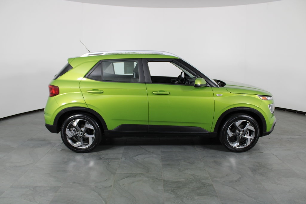 Certified 2024 Hyundai Venue SEL FWD image 12