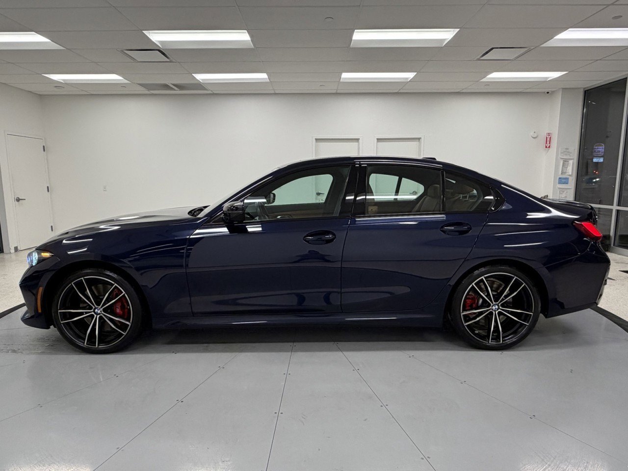 Used 2023 BMW 330i xDrive Sedan w/ M Sport Package image 4