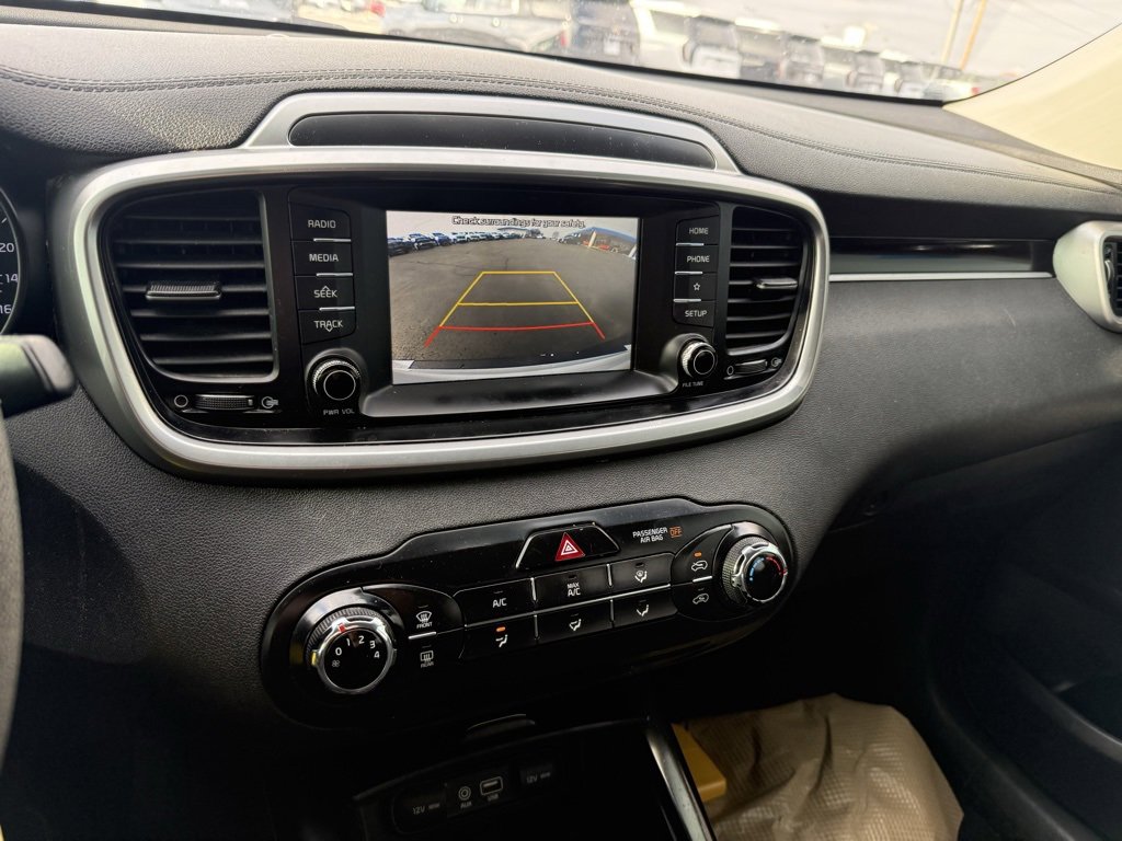 Used 2020 Kia Sorento AWD V6 image 10