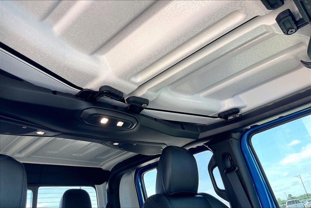 Used 2025 Jeep Gladiator Sport AWD/4WD image 28