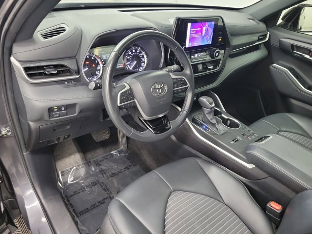 Used 2024 Toyota Highlander LE image 21