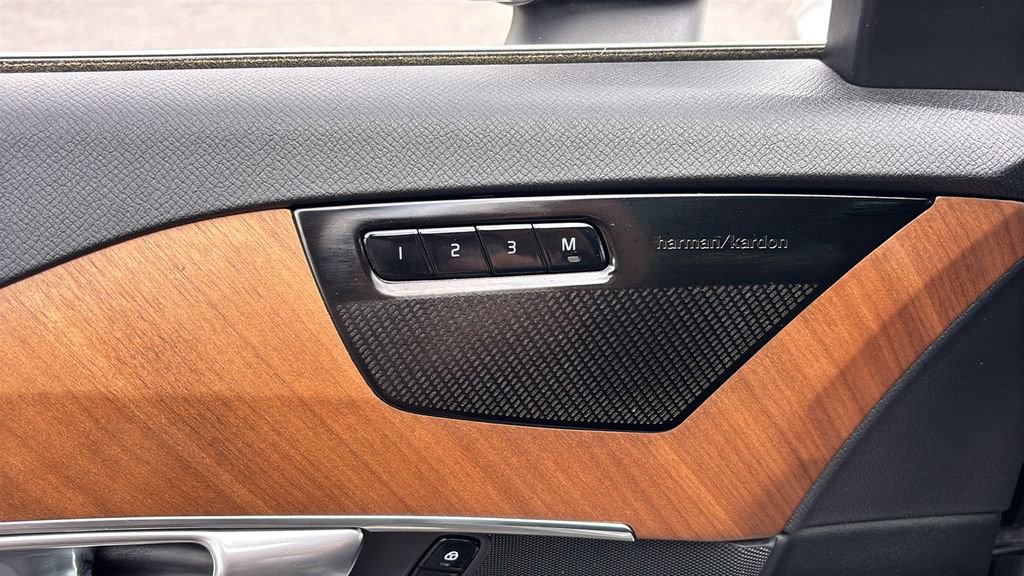 Certified 2023 Volvo XC90 B6 Plus w/ Protection Package Premier image 12