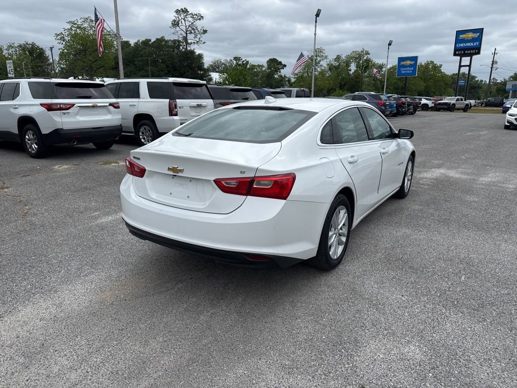 Used 2018 Chevrolet Malibu LT w/ Leather Package FWD image 4