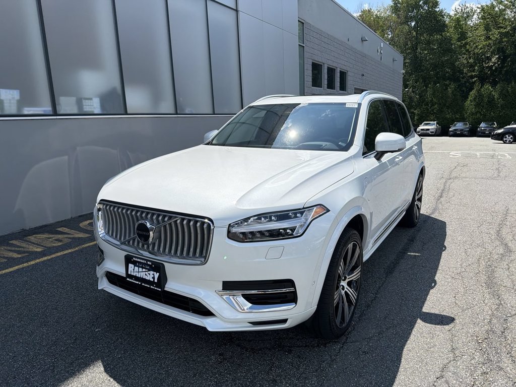 Certified 2025 Volvo XC90 T8 Ultra w/ Protection Package Premier AWD/4WD image 4