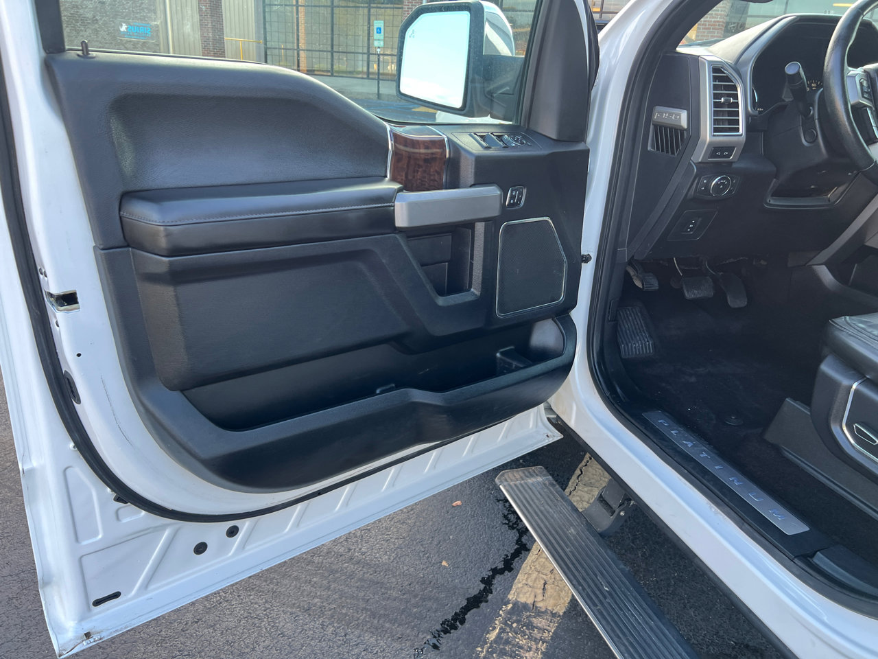 Used 2016 Ford F150 Platinum w/ Equipment Group 701A Luxury image 11