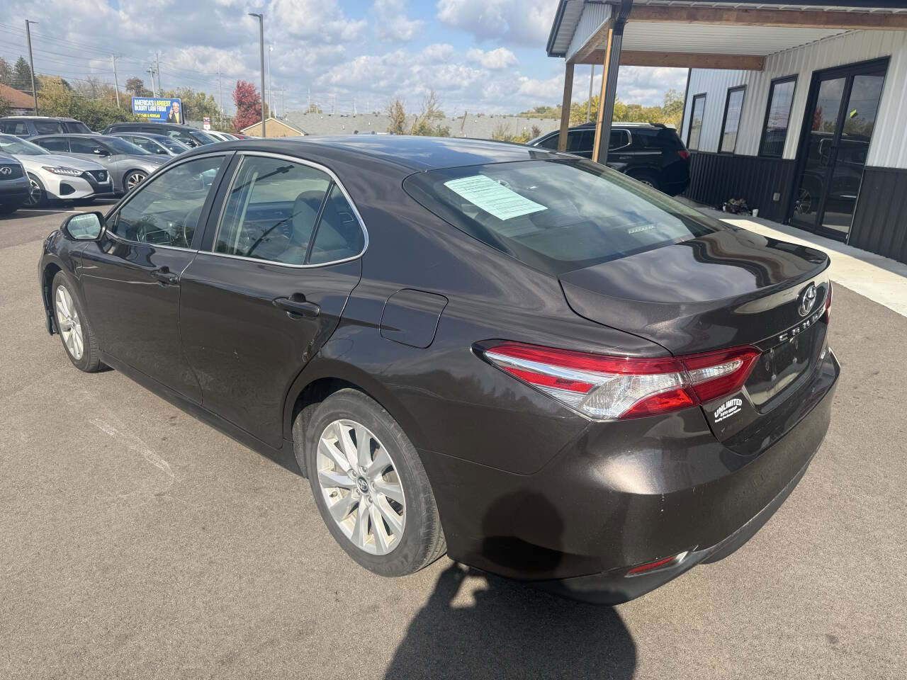 Used 2018 Toyota Camry LE image 11