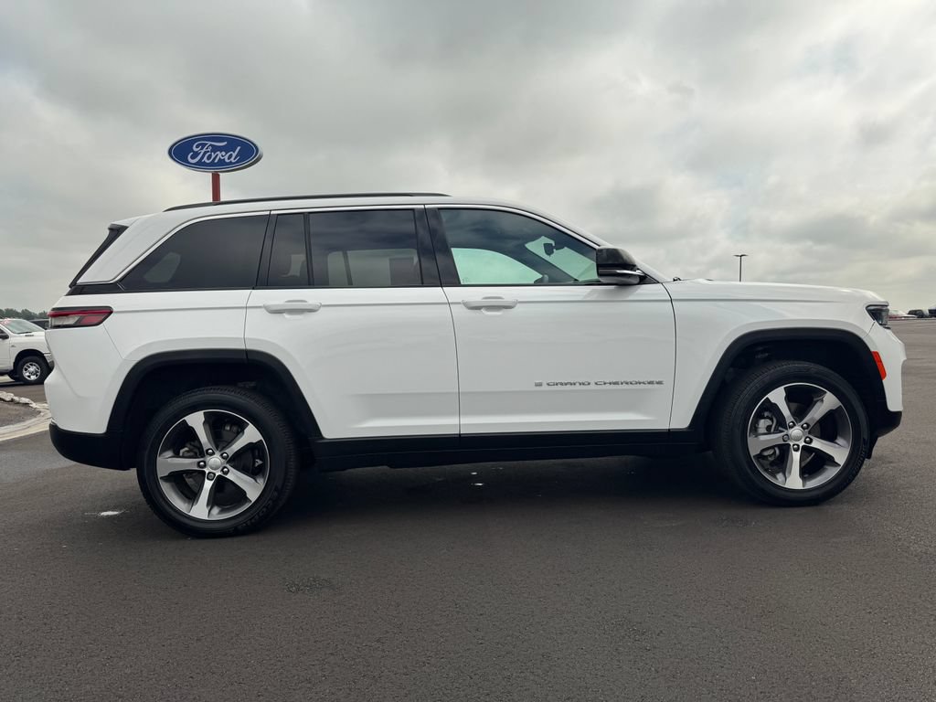 Used 2024 Jeep Grand Cherokee Limited AWD/4WD image 4