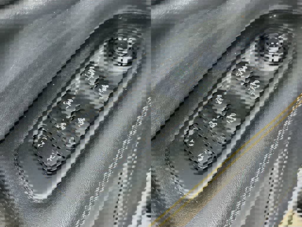 Used 2021 Jeep Compass Limited w/ Sun and Sound Group AWD/4WD image 29