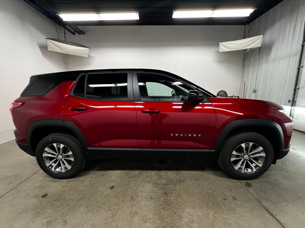 New 2026 Chevrolet Equinox LT image 2