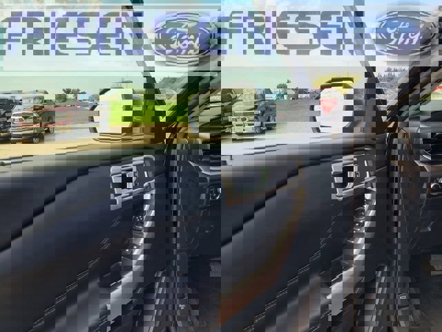 Used 2023 Ford Explorer XLT image 10