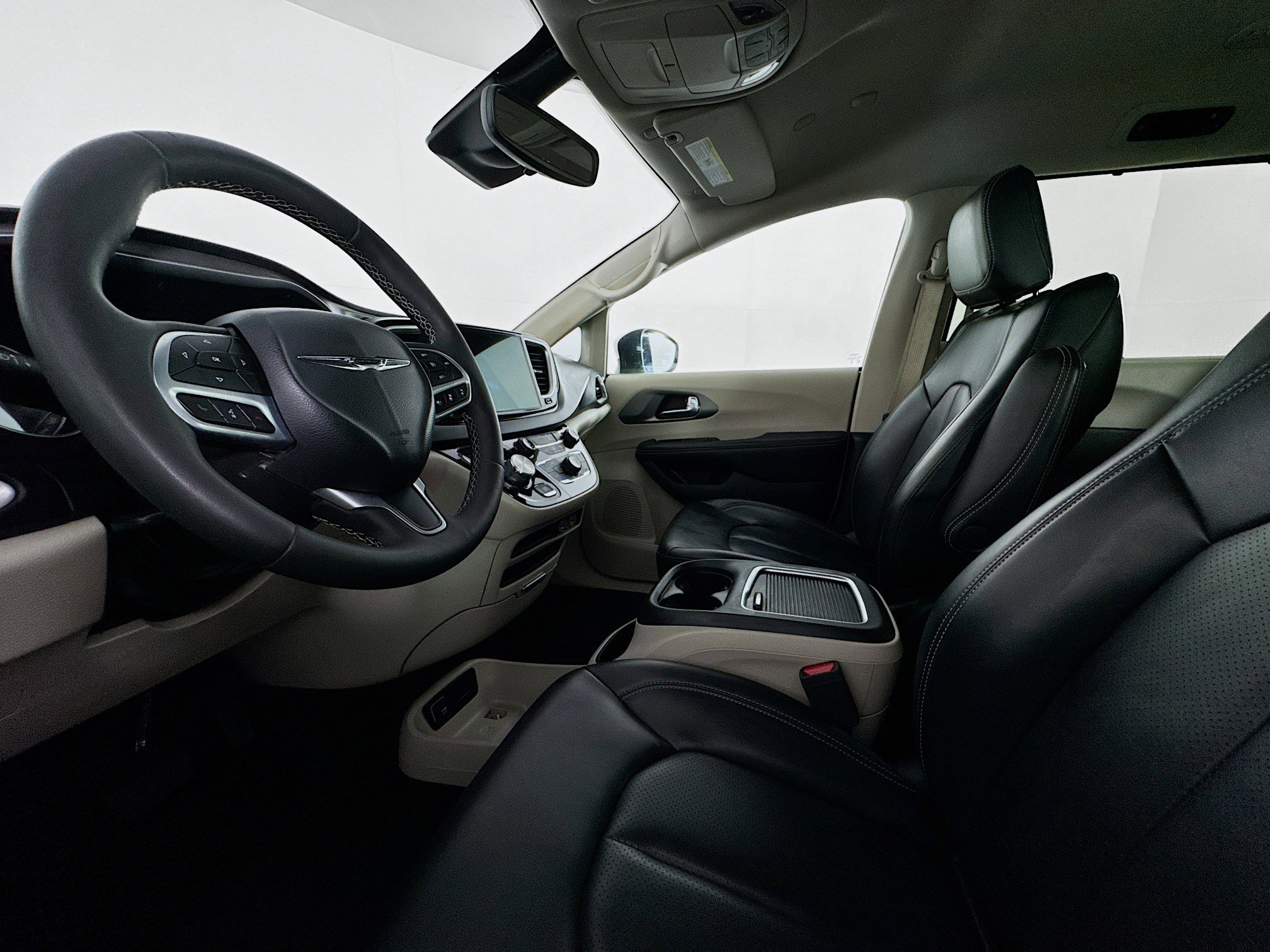 Used 2023 Chrysler Pacifica Touring-L image 21