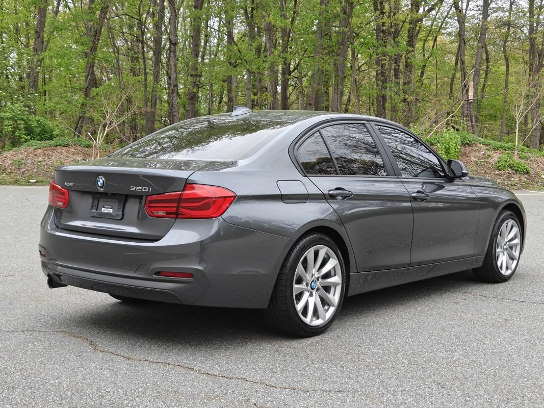 Used 2018 BMW 320i xDrive Sedan w/ Convenience Package AWD/4WD image 4