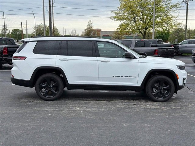New 2025 Jeep Grand Cherokee L Limited w/ Black Appearance Package image 2