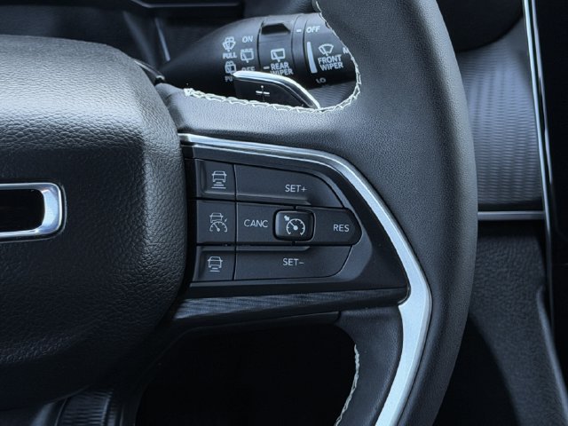Used 2025 Jeep Grand Cherokee L Altitude AWD/4WD image 16