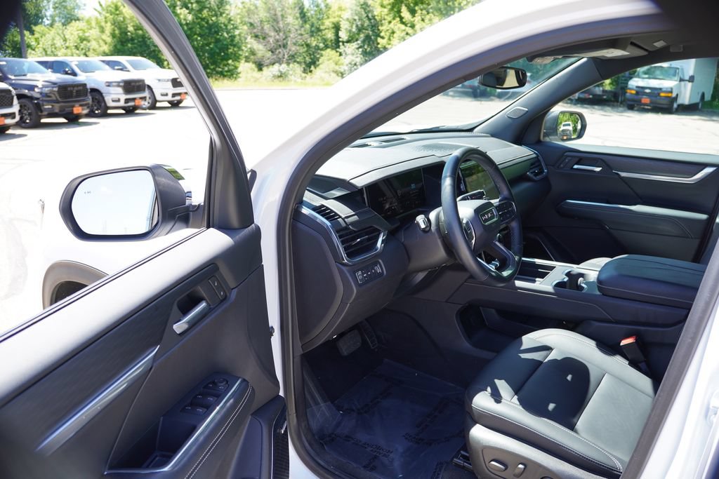 Certified 2025 GMC Acadia Elevation w/ Elevation Premium Package AWD/4WD image 14