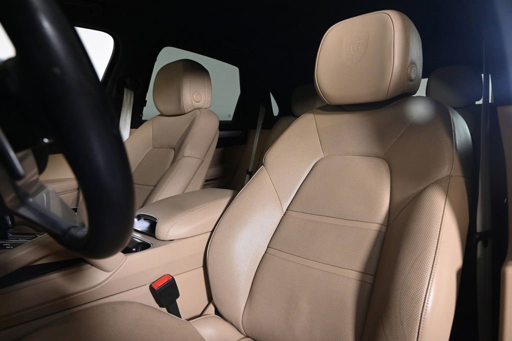 Certified 2023 Porsche Cayenne Platinum Edition AWD/4WD image 5