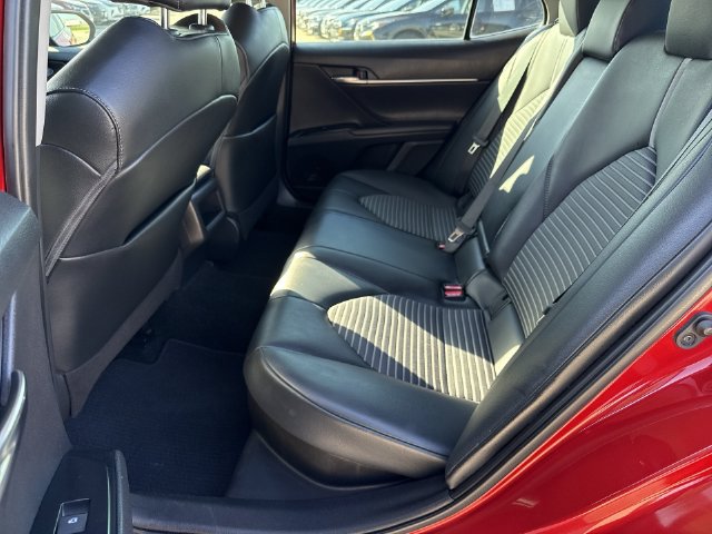 Used 2020 Toyota Camry SE FWD image 15