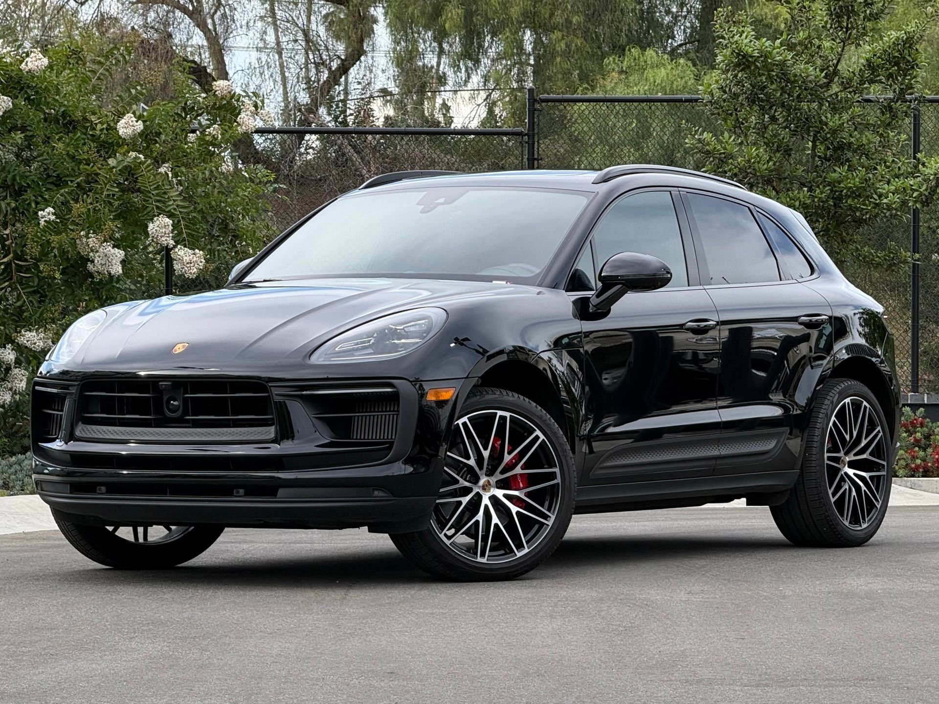 Certified 2024 Porsche Macan S image 1