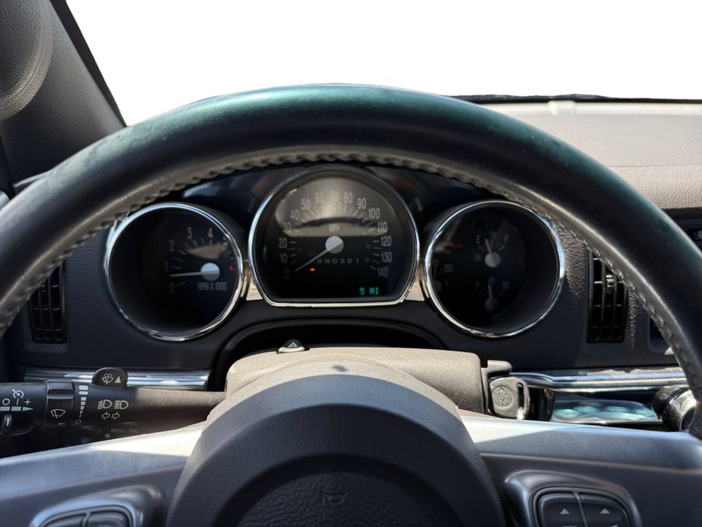 Used 2005 Chevrolet SSR w/ Preferred Equipment Group RWD image 25