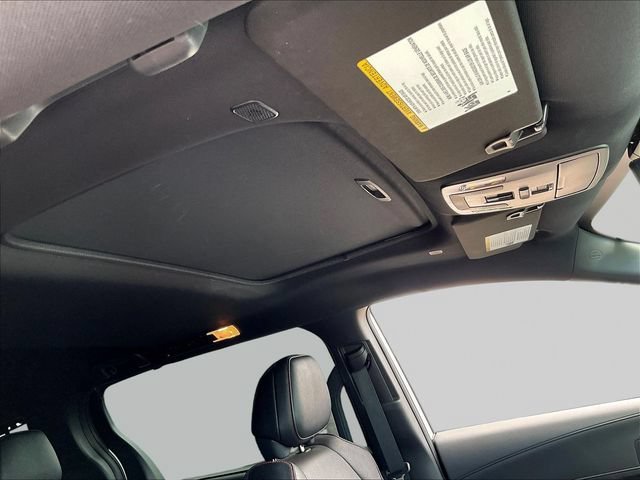Used 2025 Toyota Sienna XSE w/ XSE Premium Package FWD image 30