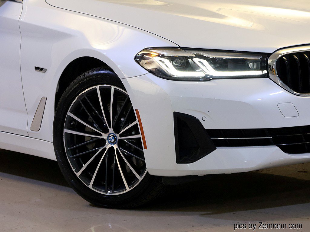 Certified 2023 BMW 530e xDrive w/ Convenience Package AWD/4WD image 3