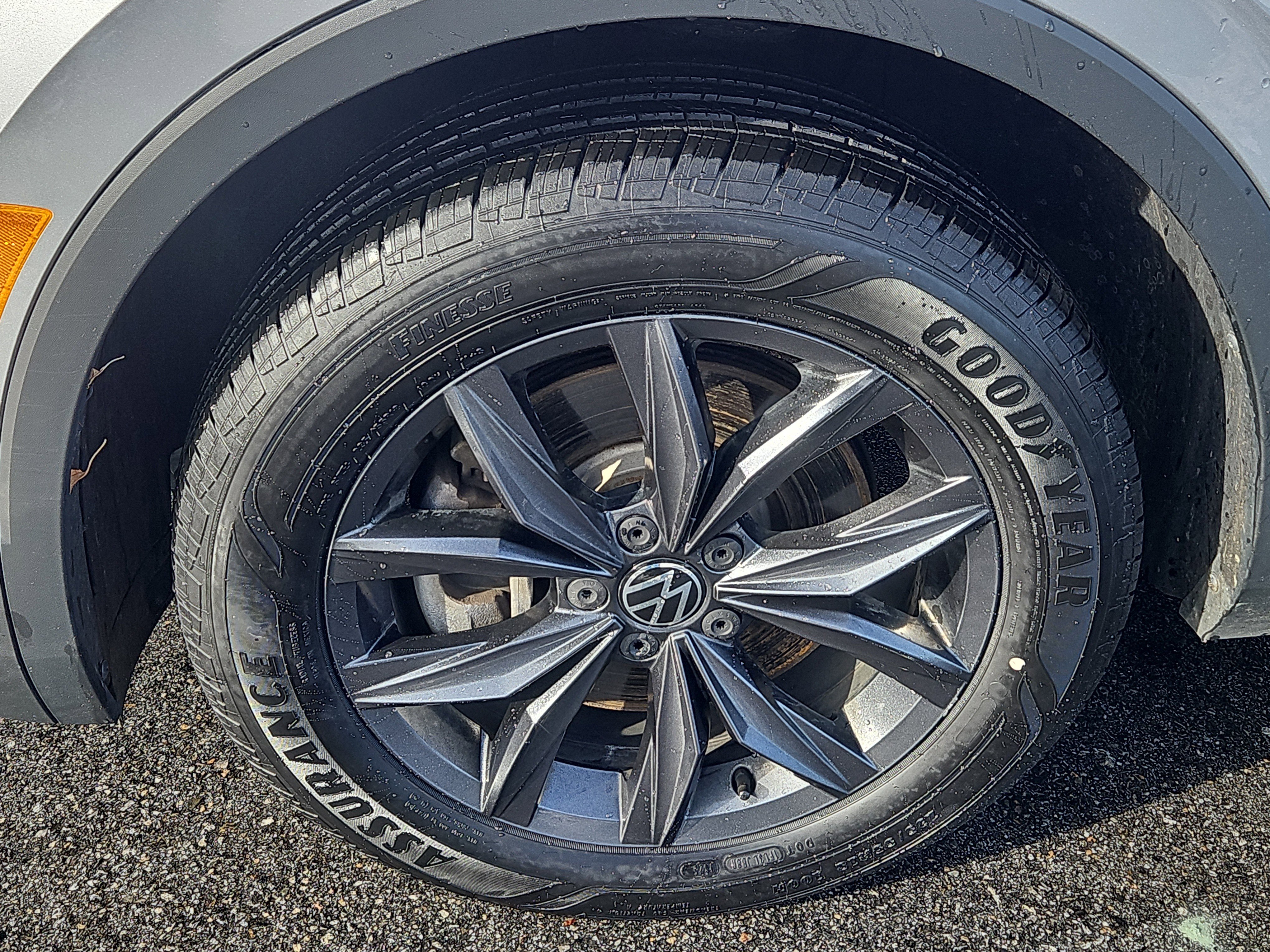 Certified 2022 Volkswagen Tiguan SE image 5