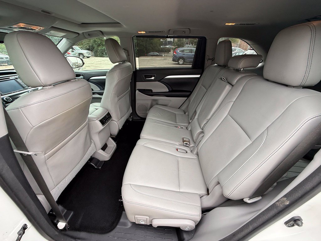 Used 2016 Toyota Highlander XLE AWD/4WD image 28