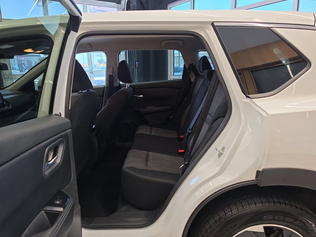 Used 2024 Nissan Rogue SV AWD/4WD image 30