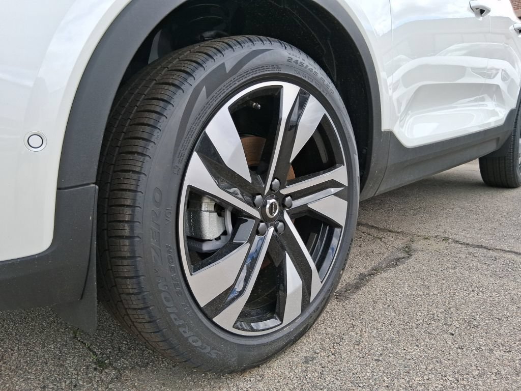 New 2026 Volvo XC40 B5 Ultra w/ Protection Package Premier AWD/4WD image 4