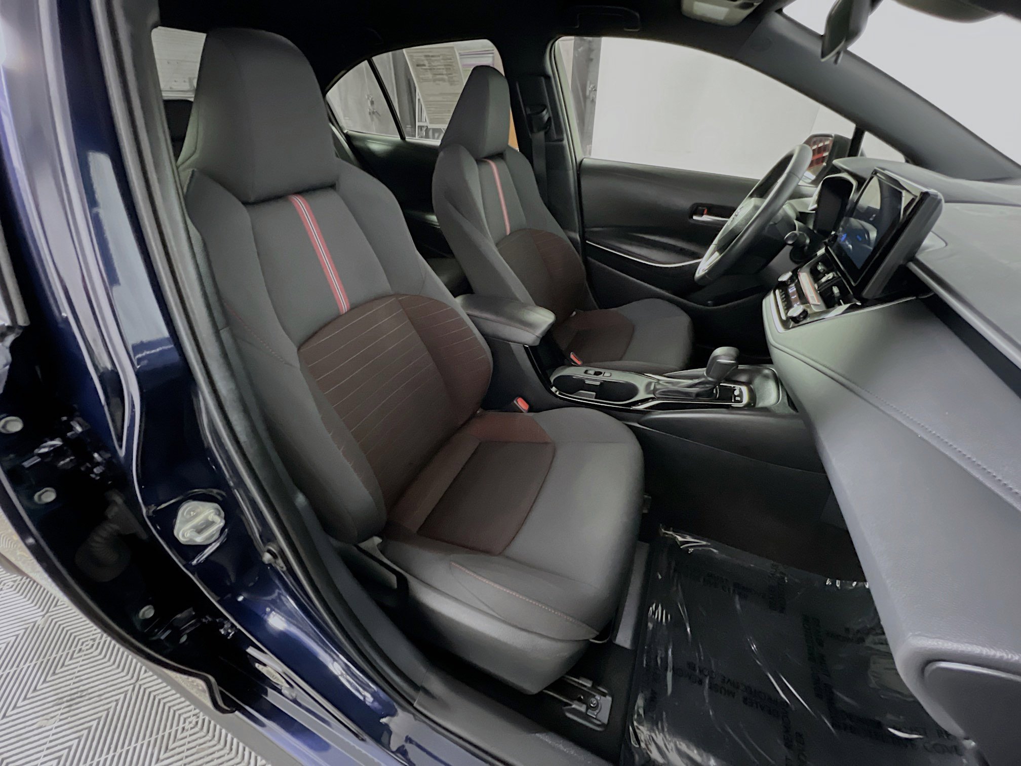 Used 2025 Toyota Corolla SE image 30