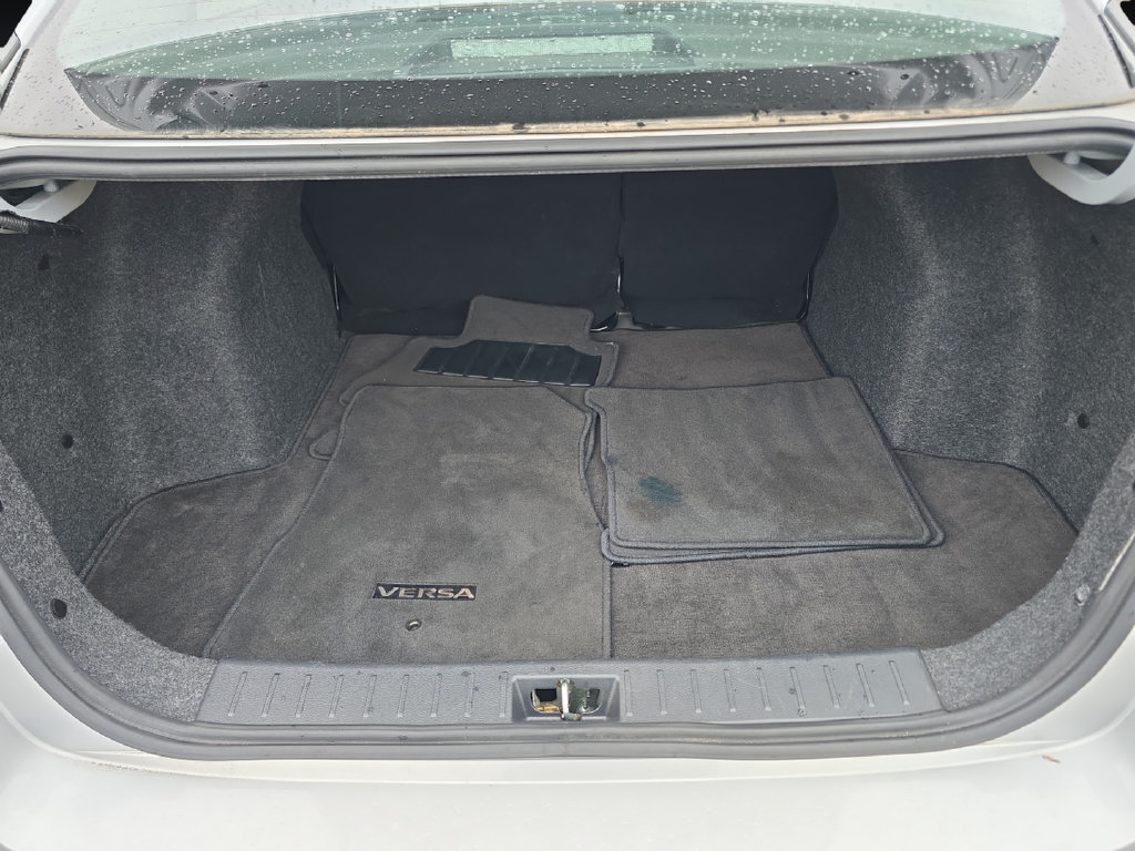 Used 2024 Nissan Versa SR FWD image 25