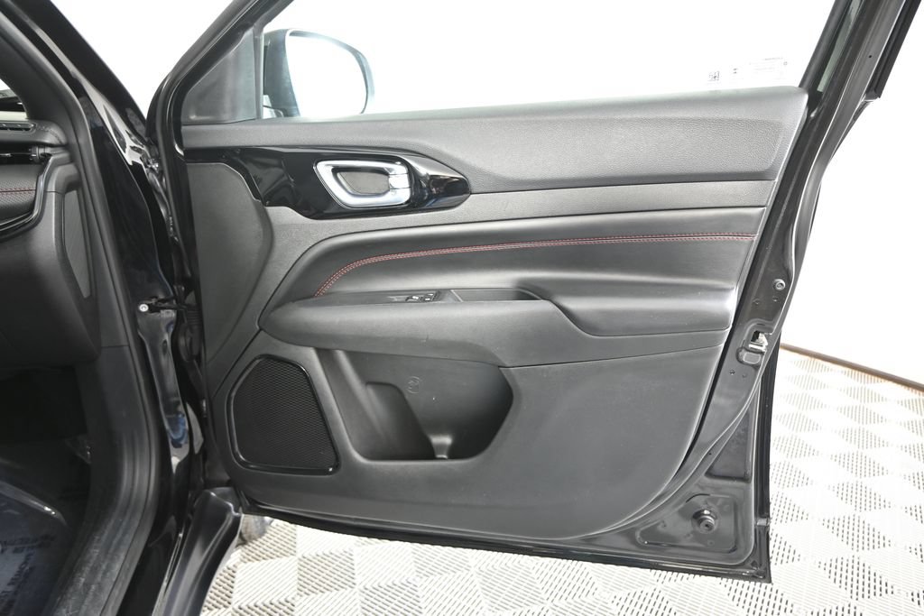 Used 2024 Jeep Compass Trailhawk AWD/4WD image 12