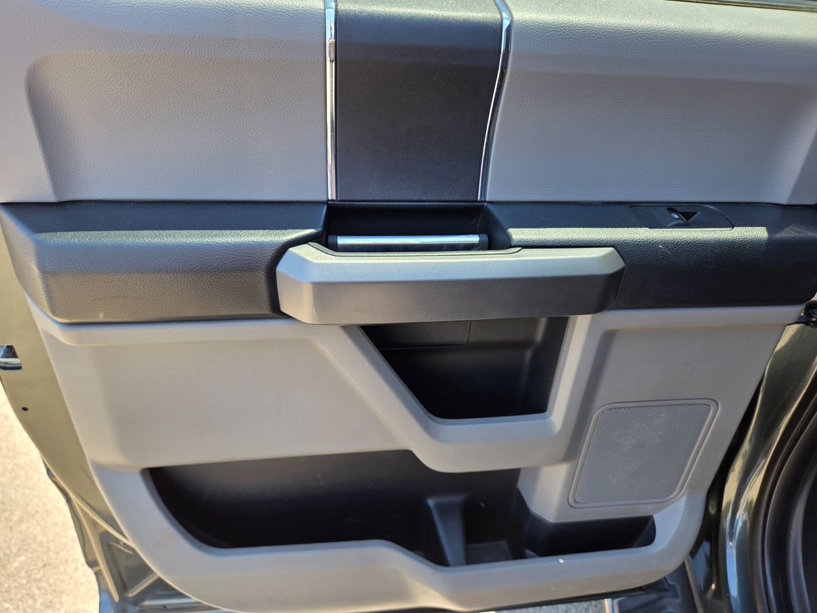 Used 2015 Ford F150 XLT AWD/4WD image 9