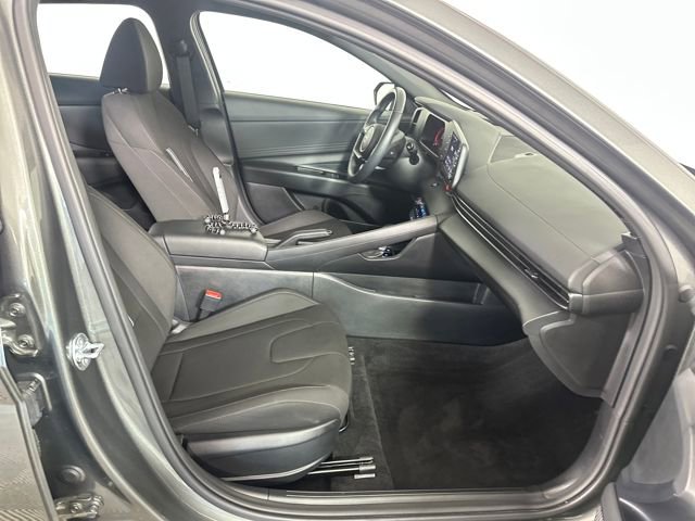 Certified 2025 Hyundai Elantra Sport image 28