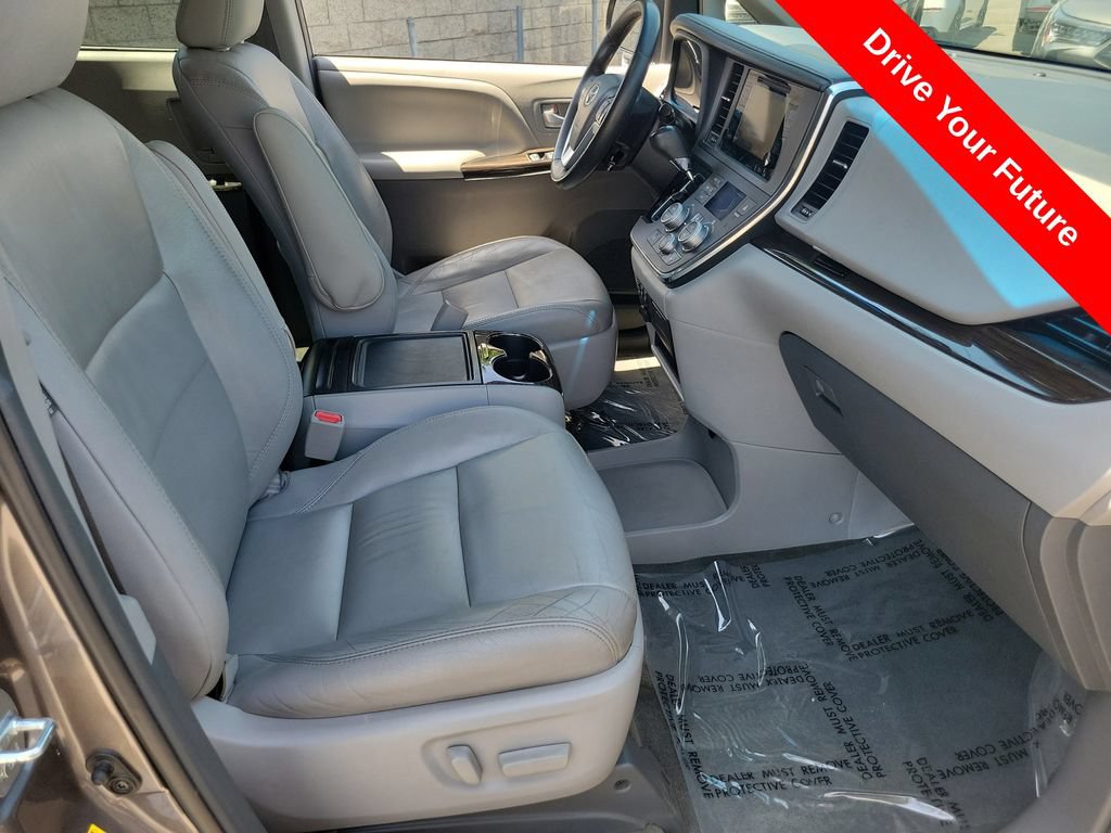 Used 2017 Toyota Sienna XLE w/ XLE Navigation Package FWD image 22
