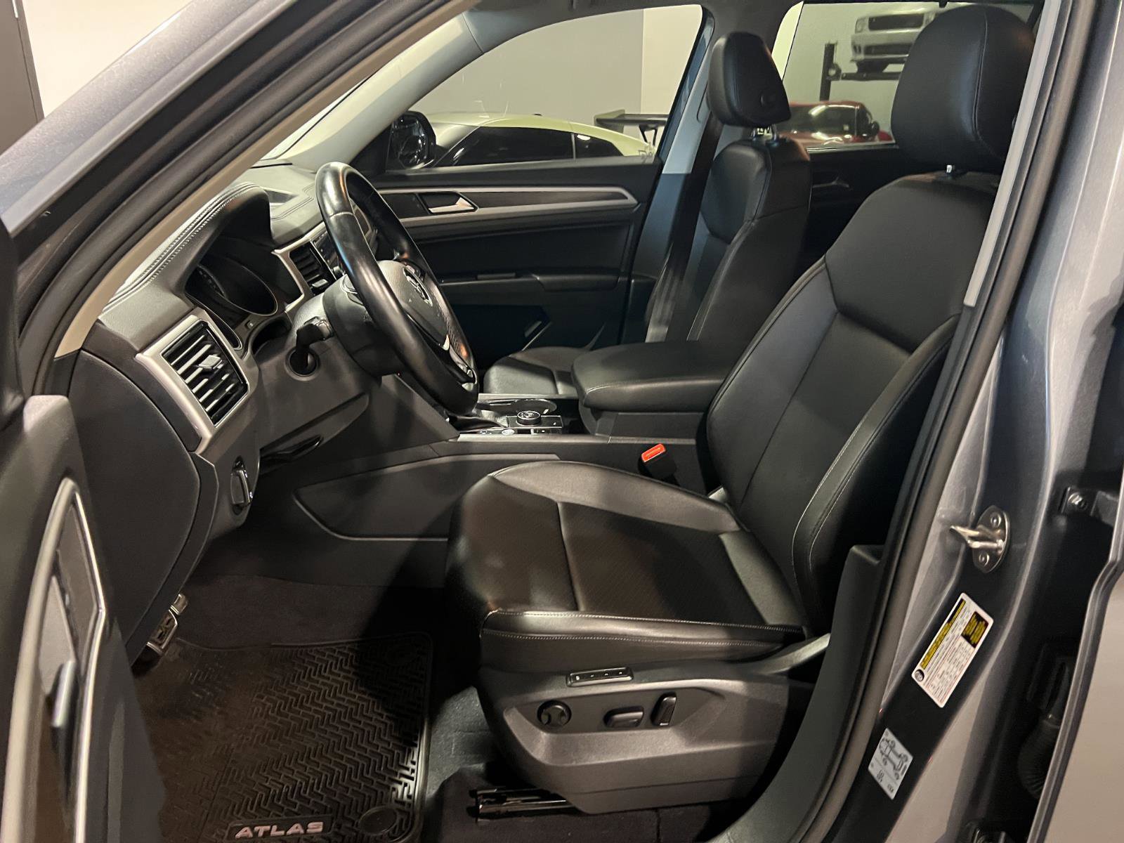 Used 2018 Volkswagen Atlas SEL w/ R-Line Package image 9