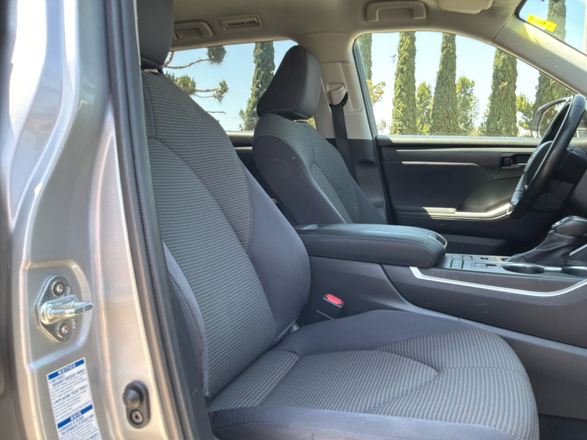 Used 2022 Toyota Highlander LE AWD/4WD image 20