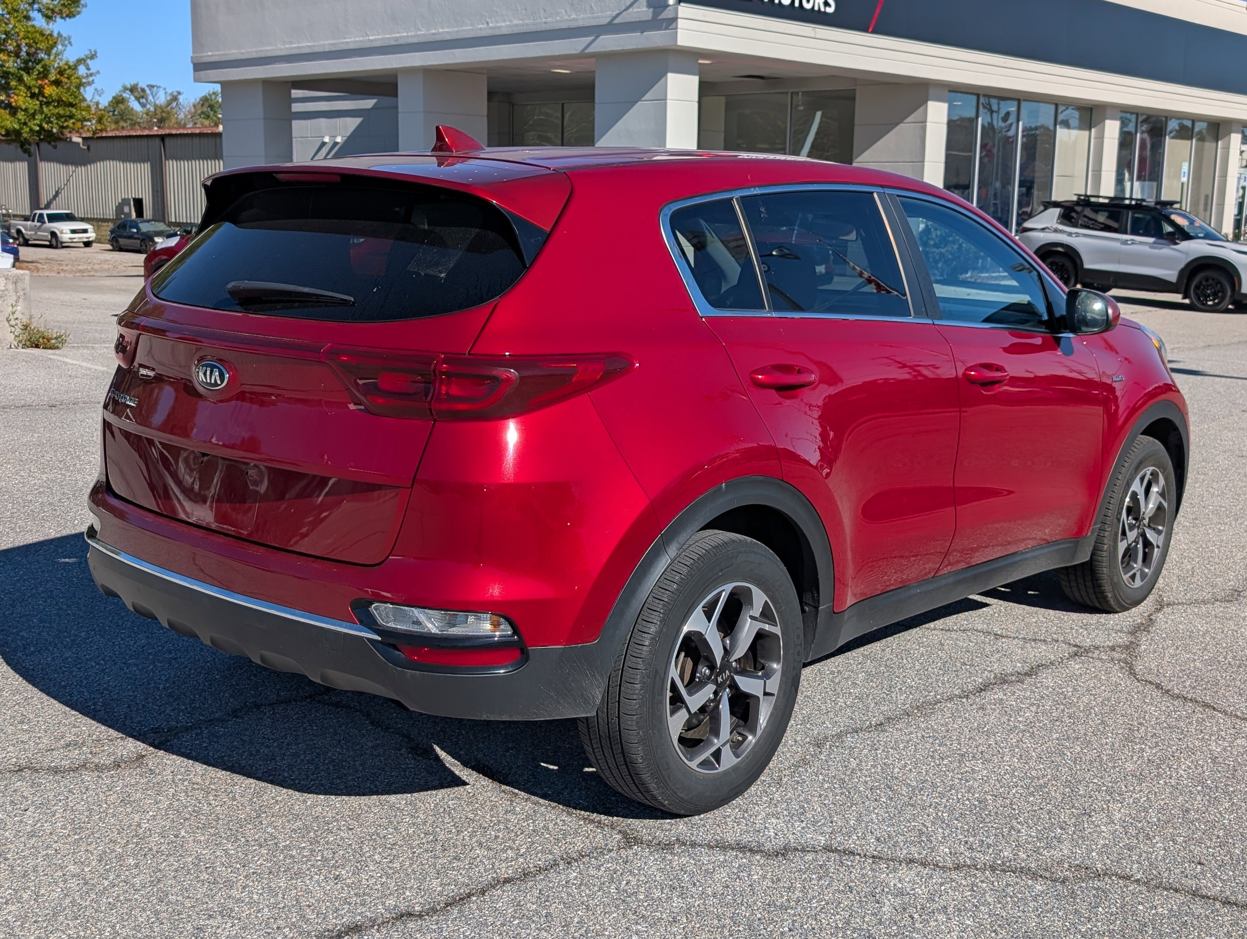 Used 2021 Kia Sportage LX image 3
