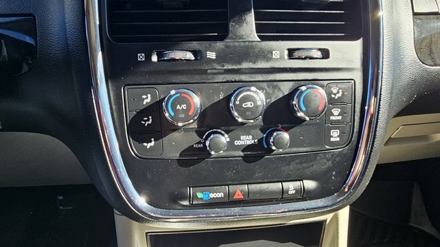 Used 2016 Dodge Grand Caravan SXT FWD image 11