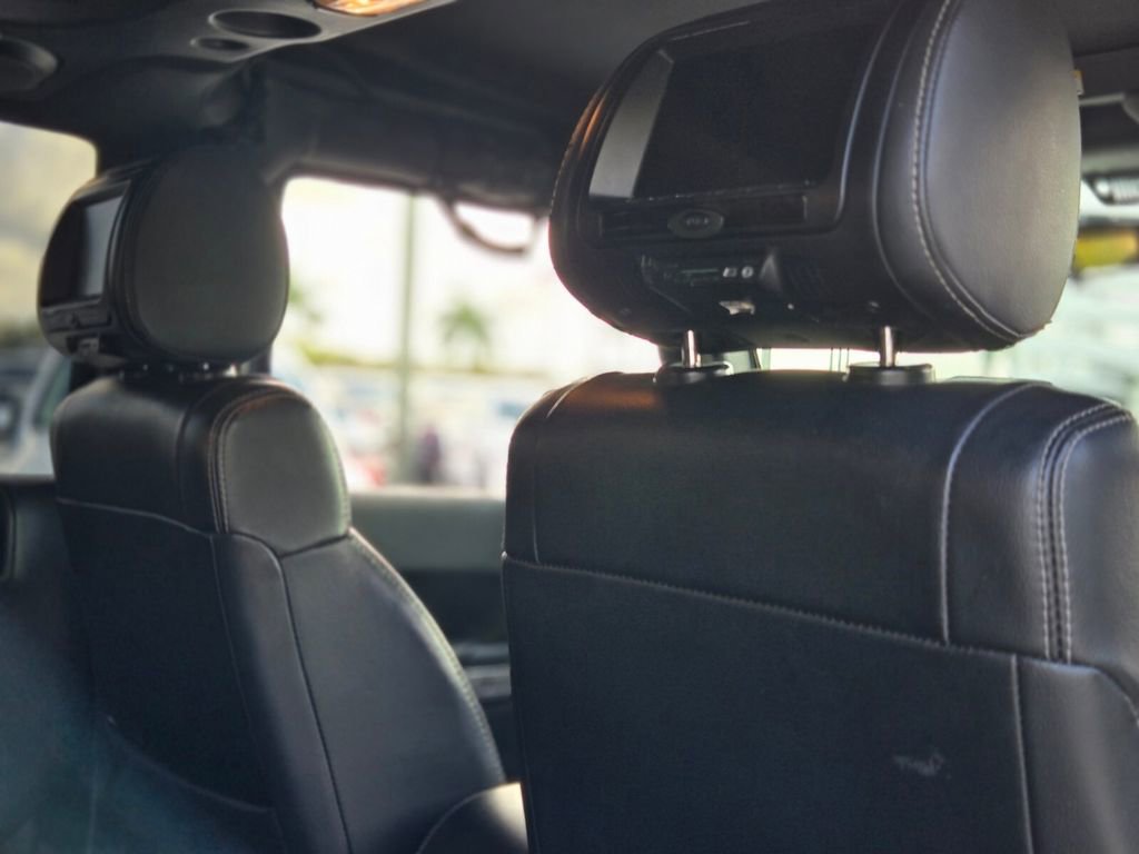 Used 2012 Jeep Wrangler Unlimited Rubicon image 22