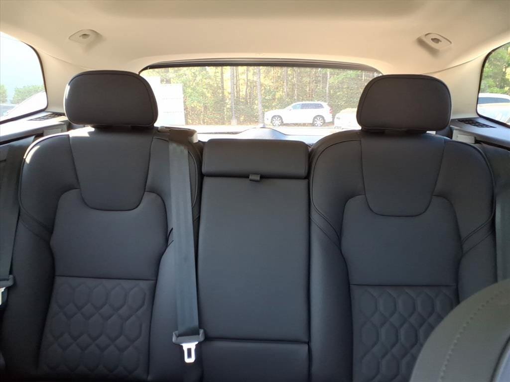 New 2026 Volvo XC60 B5 Plus w/ Protection Package Premier AWD/4WD image 15