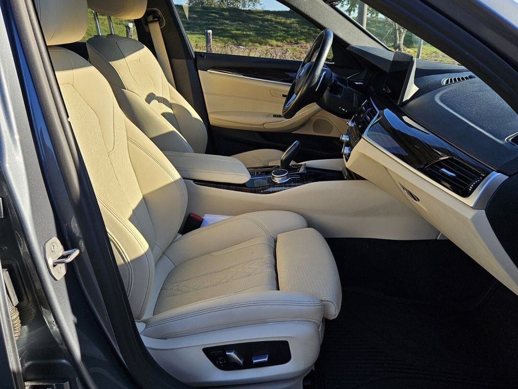 Used 2022 BMW 530i xDrive w/ Convenience Package AWD/4WD image 15