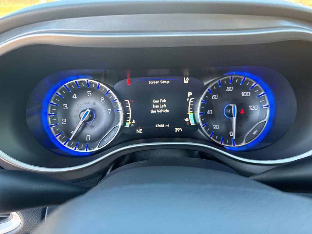 Used 2023 Chrysler Pacifica Touring-L image 21