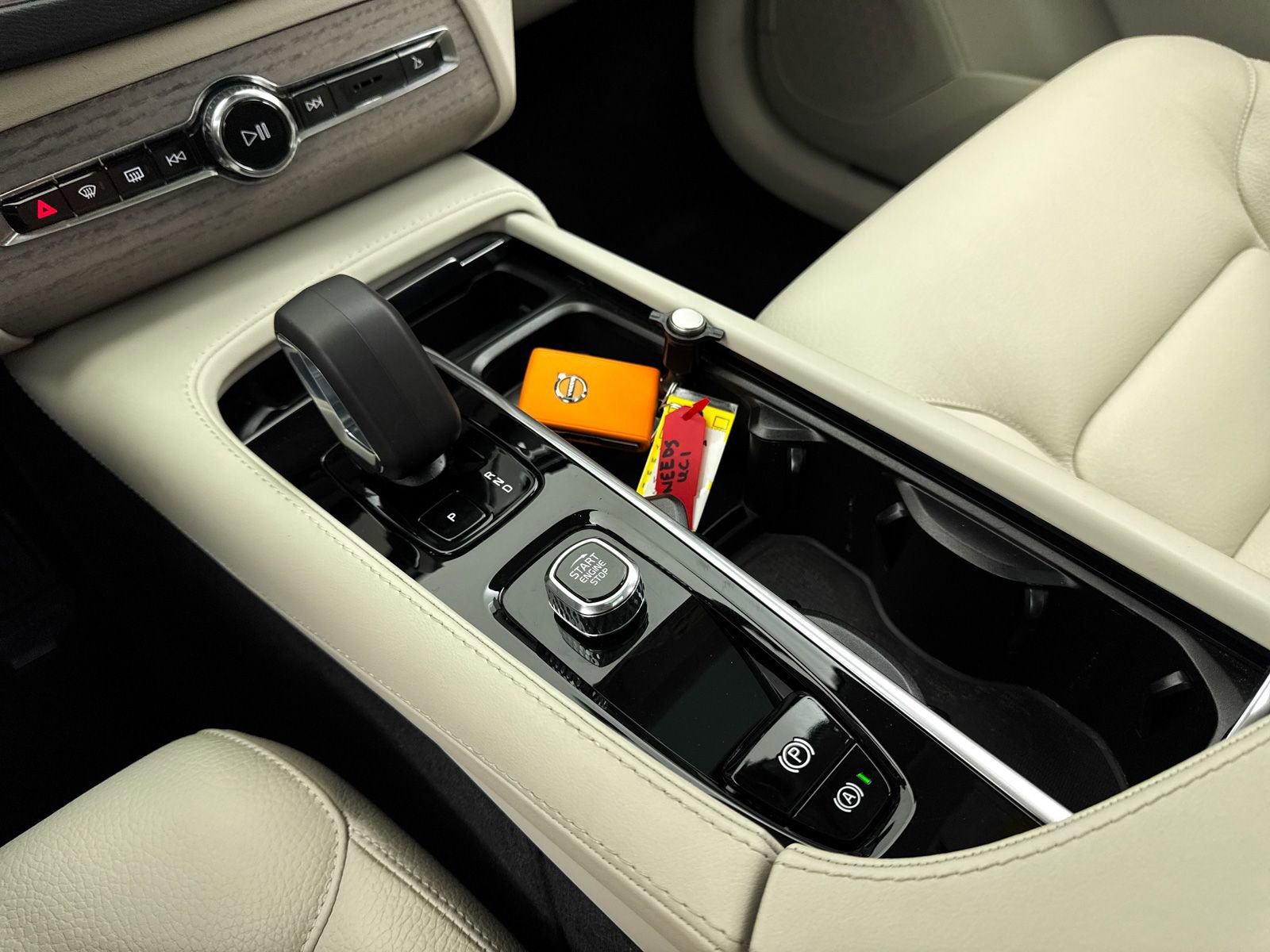 Used 2024 Volvo XC90 T8 Plus w/ Protection Package Premier image 28