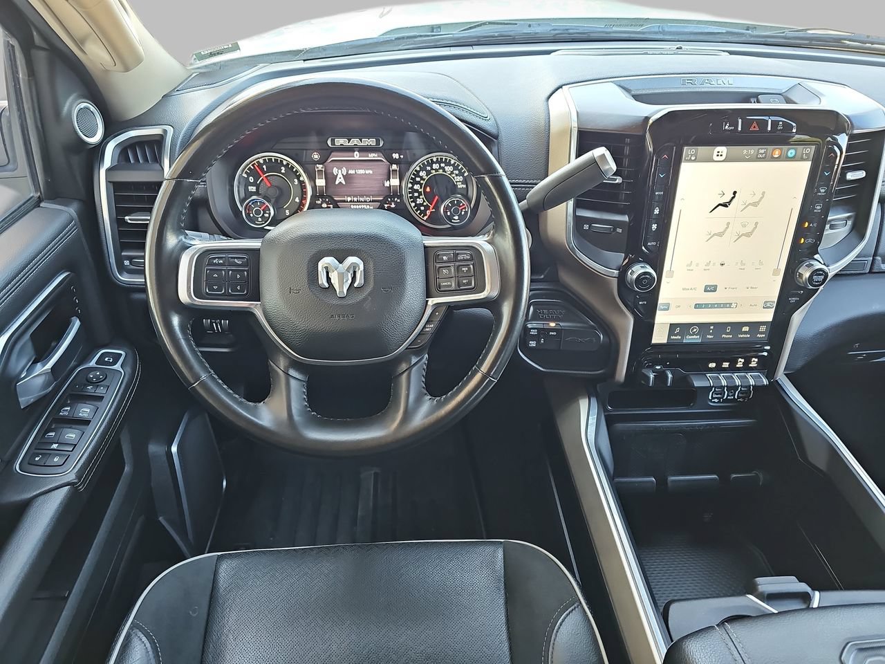 Used 2022 RAM 3500 Laramie AWD/4WD image 19