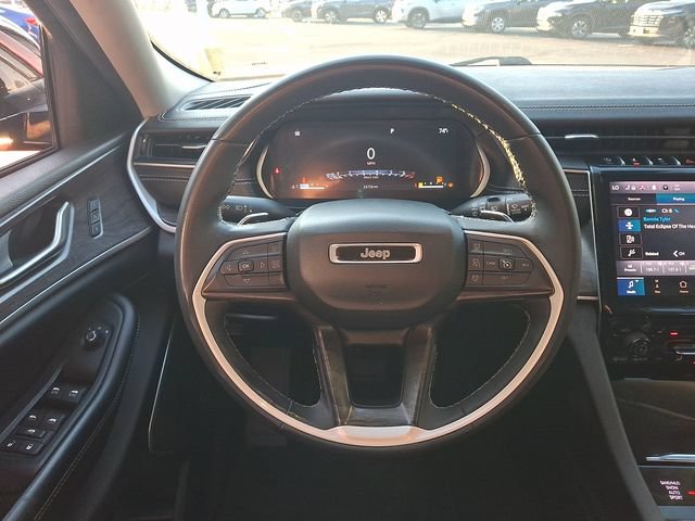 Used 2023 Jeep Grand Cherokee Limited w/ Black Appearance Package AWD/4WD image 19
