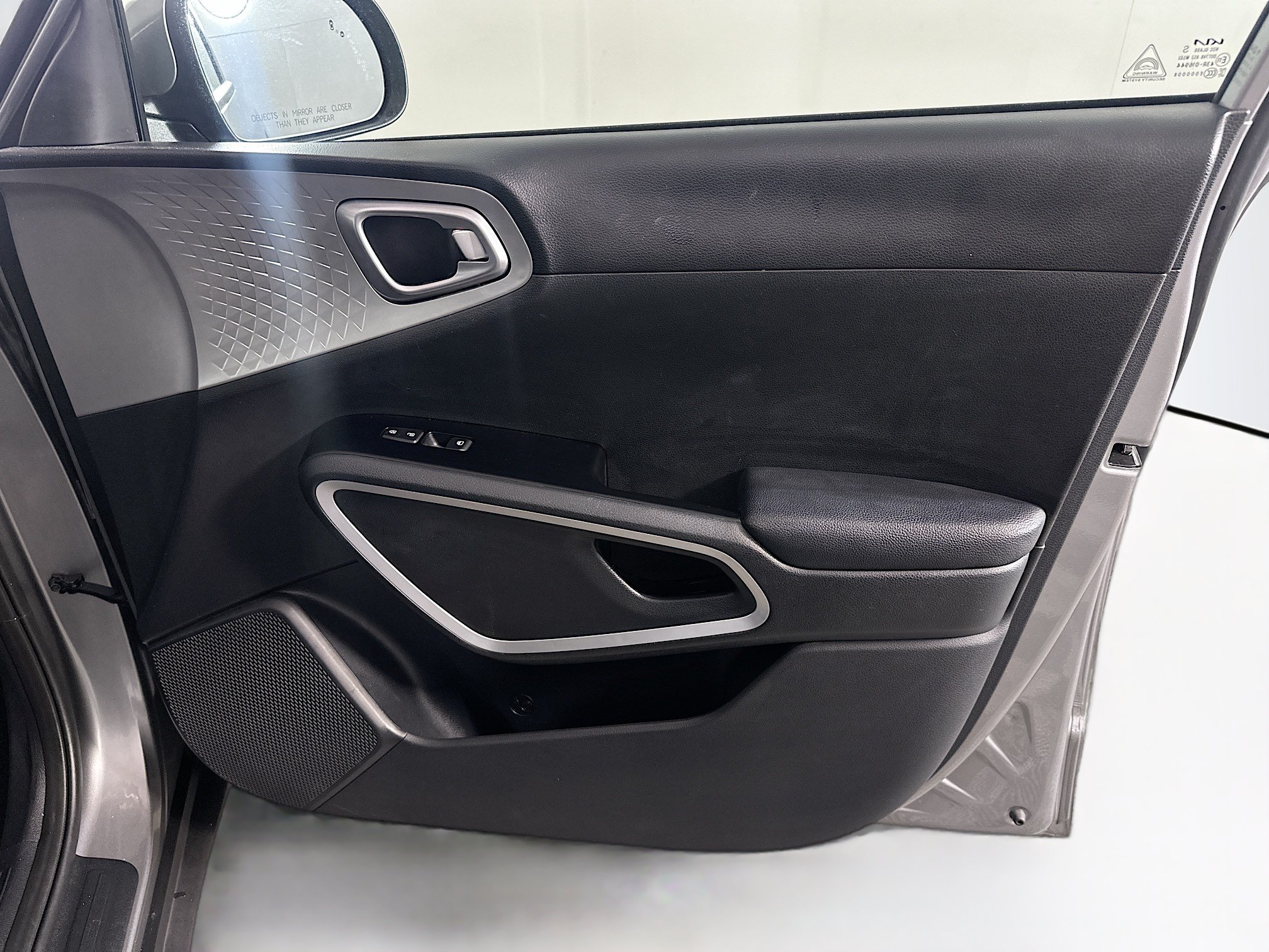 Used 2025 Kia Soul LX w/ LX Technology Package FWD image 32